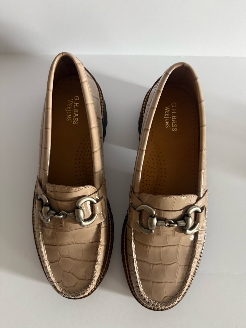 G.H. Bass & Co. Women’s Tan Croc-Embossed Bit Loafers size 8